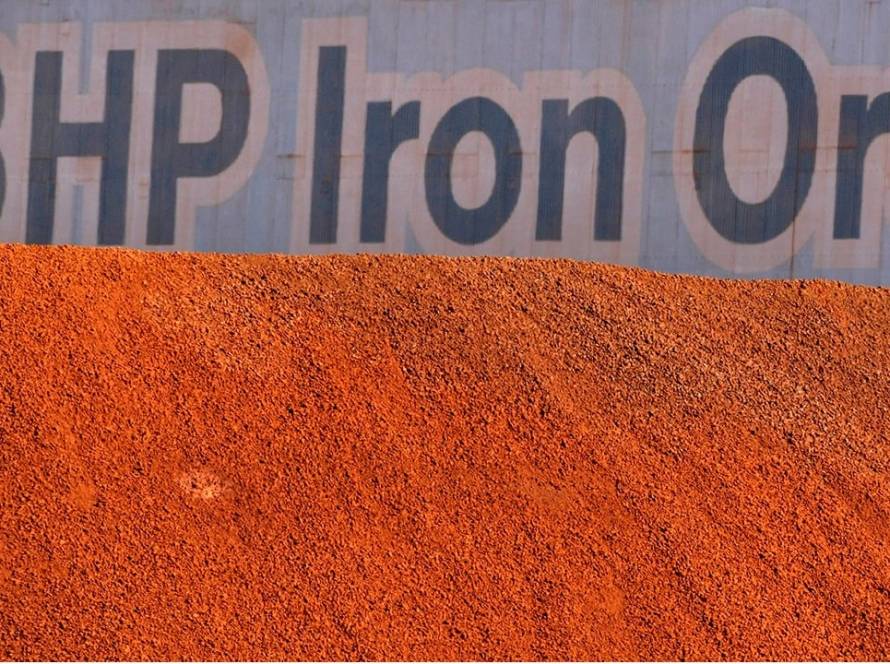 Minério de ferro registra perda mensal por preocupações com exportação de aço da China