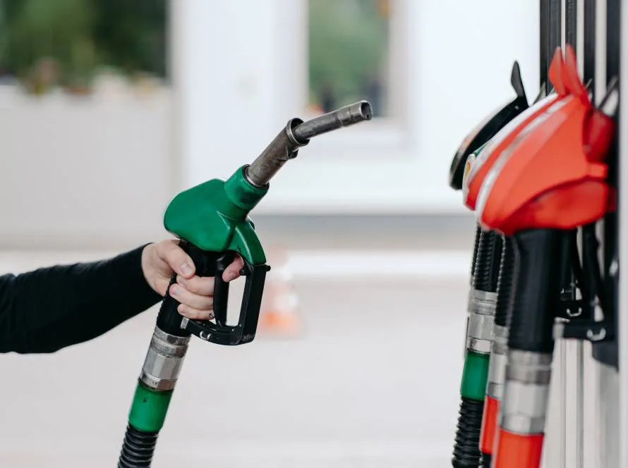 Aumento da mistura de etanol na gasolina deve impulsionar em 16% produção do biocombustível no Brasil, aponta BIOIND MT