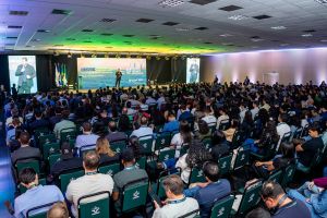 Primeiro dia do V Simpósio Técnico da Aprosoja MT recebe Antônio Cabrera e acentua discussões sobre armazenagem
