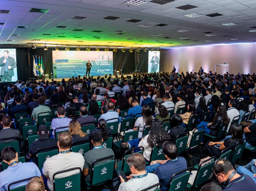 Primeiro dia do V Simpósio Técnico da Aprosoja MT recebe Antônio Cabrera e acentua discussões sobre armazenagem