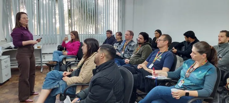Especialistas treinam fiscais e estudantes para identificar fungo da ferrugem asiática da soja