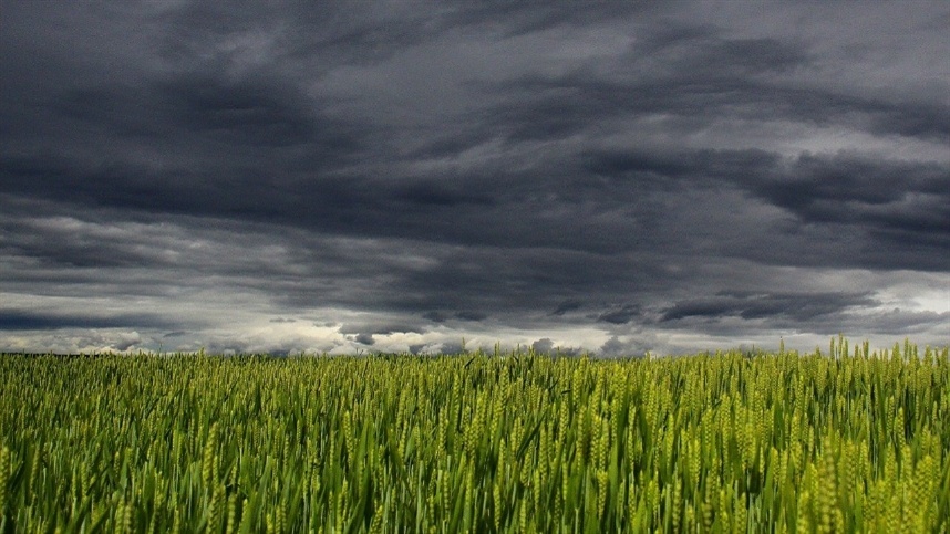 Ciclone se afasta, mas frente fria ainda traz chuva e trovoadas
