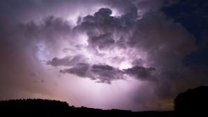 Frente fria traz chuva e geada; veja a previsão
