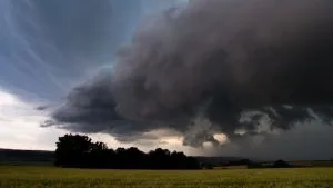 Ciclones mantêm chuva intensa no centro-sul