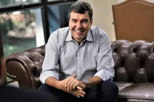 Eduardo Riedel é eleito governador de MS no primeiro turno